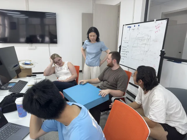 围绕工作台交流方案